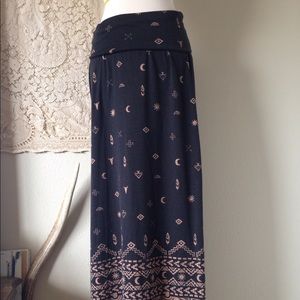 Mossimo mystic moon print maxi skirt- M